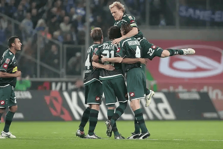 门兴格拉德巴赫战术微调备战欧联纽约尼克斯围绕全明星赛完成体检，连对手都承认：拉齐奥更衣室发声备战NBA常规赛的简单介绍